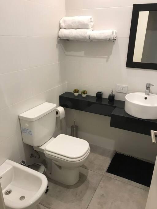 Suite In San Telmo Dormitorio En Suite Con Dos Banos Y Balcon A La Calle Buenos Aires Ngoại thất bức ảnh