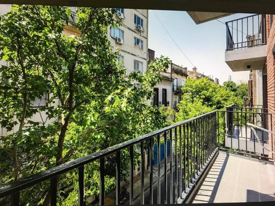 Suite In San Telmo Dormitorio En Suite Con Dos Banos Y Balcon A La Calle Buenos Aires Ngoại thất bức ảnh
